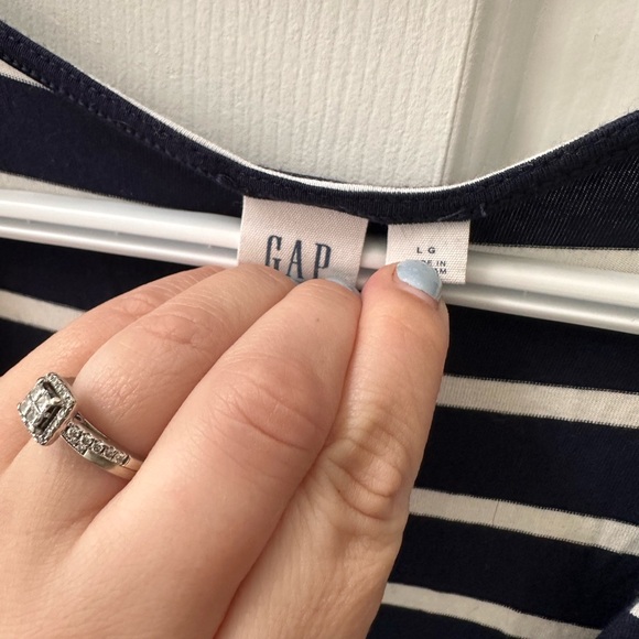 Women’s Gap Romper - Picture 3 of 3